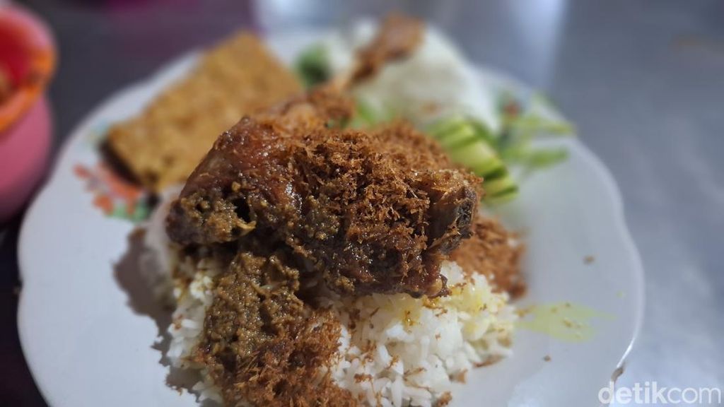 Bebek Madura Tertua di Surabaya Ini Empuk dan Medhok Bumbunya